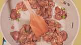 香菇滑鸡鸡腿肉家常菜美食制作高清在线视频素材下载