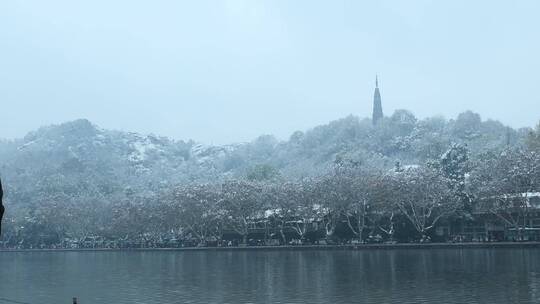 杭州宝石山景区保俶塔雪景