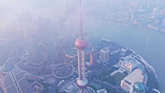 4k实时航拍上海外滩陆家嘴平流雾日出