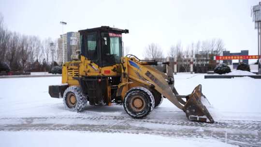 冬日铲车铲雪 清雪视频素材模板下载