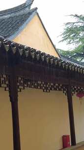 竖版航拍寺庙下雨素材苏州北寺塔实拍