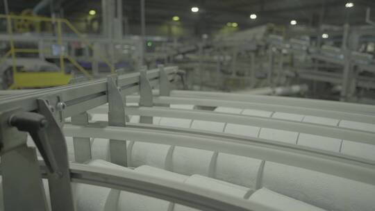 造纸厂的工作输送机视频素材模板下载