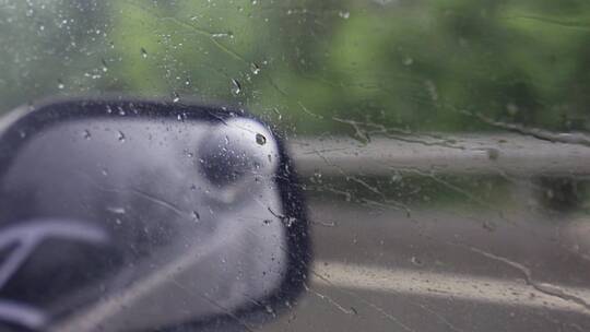 雨天开车