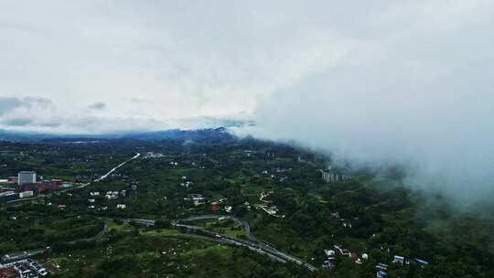 6月大山雨季穿云航拍小县城风光