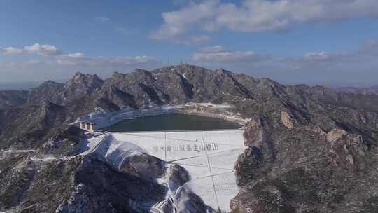 航拍山东文登昆嵛山抽水蓄能水库雪景