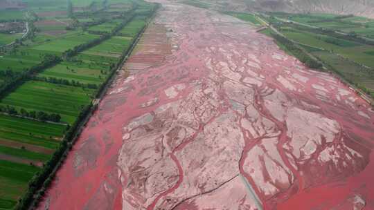 青海海西都兰大地之血农田河道航拍视频