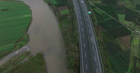 田野村庄中延伸的高速公路航拍