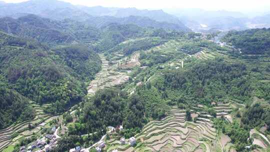 贵州黔东南大山中的村庄西江苗寨传统村落