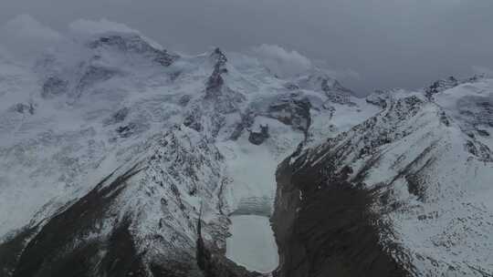 西藏那曲比如萨普神山圣山圣湖冰川航拍