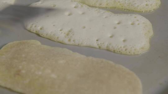 满族美食牛舌饼制作过程LOG视频素材
