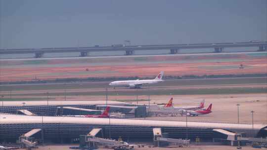 8K深圳机场起飞的中国货运航空客机