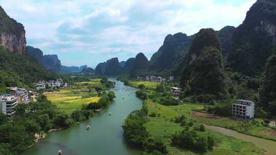 航拍桂林阳朔遇龙河十里画廊竹筏漂流稻田