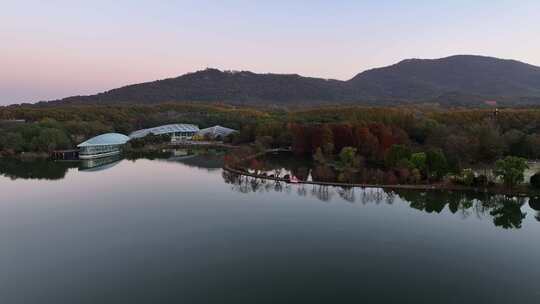 江苏南京灵山风景区前湖秋天秋色航拍