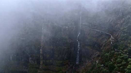 高清实拍眉山洪雅瓦屋山森林瀑布