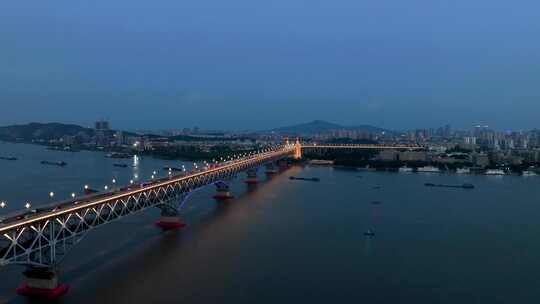 南京长江大桥和长江大桥桥头堡的航拍风光