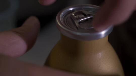 罐装啤酒开启声音易拉罐拉环4k美食宣传片
