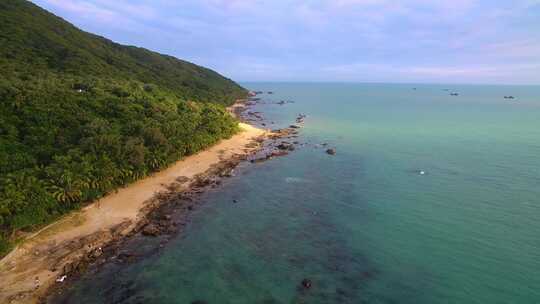 航拍海南三亚大小洞天灯塔椰林海浪礁石沙滩视频素材模板下载