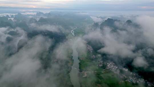 航拍桂林喀斯特地貌漓江景区山水自然风光