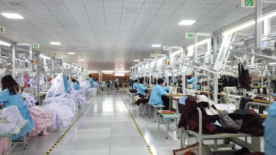纺织业医护服车间 缝纫机操作加工车间