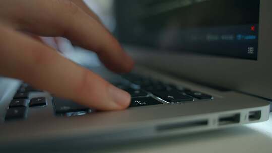 键盘、打字、笔记本电脑、电脑