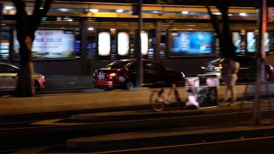 汽车驶过夜晚天河广州公交站视频素材模板下载