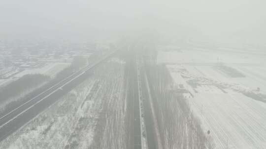 航拍雪景公路