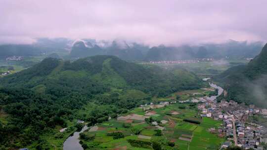 航拍桂林山水云海缭绕的喀斯特风貌