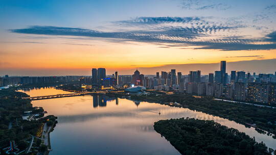 中国辽宁沈阳浑河日落航拍城市风景