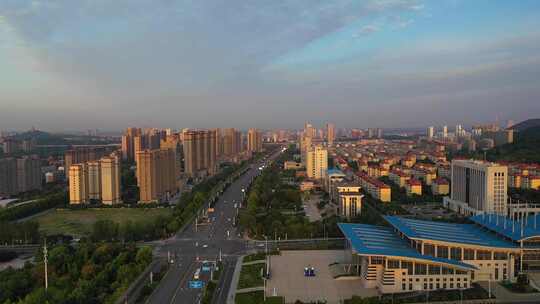 航拍枣庄新城光明路早晨的场景