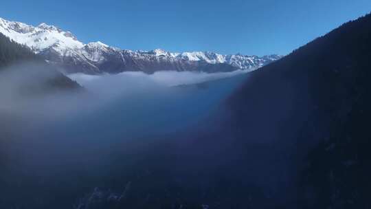 高原天空雪山云海航拍延时