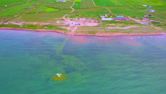 航拍青海海南州青海湖湖面视频素材模板下载