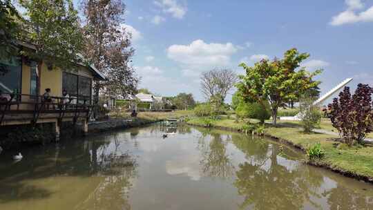 水边小屋风景优美的自然景观