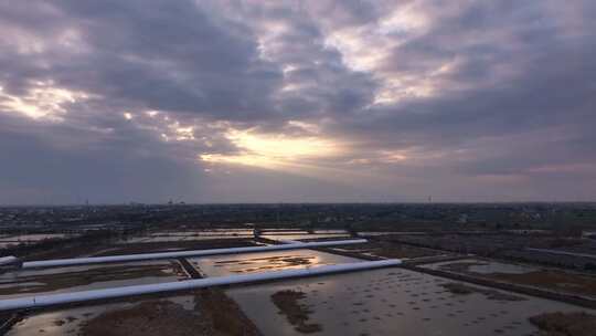 航拍乡村振兴龙型丁达尔光效河流鸟群夕阳