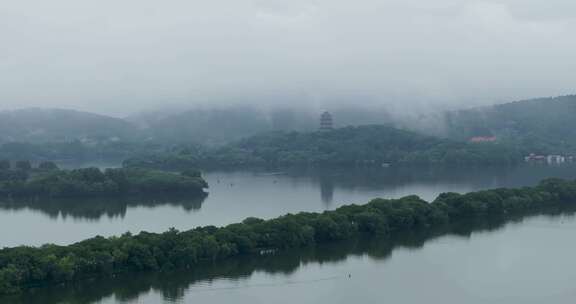 杭州西湖烟雨苏堤三潭印月雷峰塔