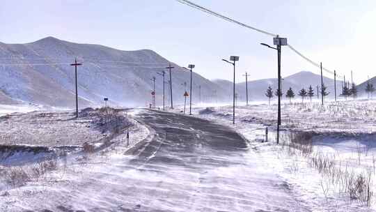 风雪中的山谷 雪谷 大雪 森林 大雪 冬季