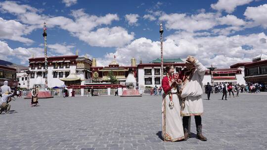 西藏拉萨大昭寺广场慢游客慢动作