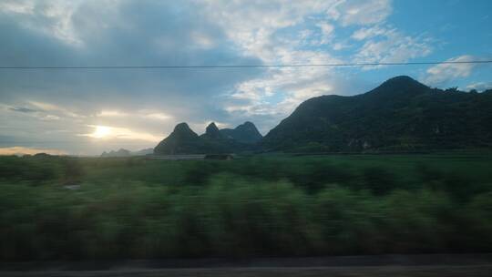 阴天傍晚夜幕降临动车高铁火车窗外风景