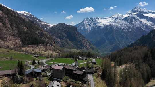 风景如画的阿尔卑斯山村庄