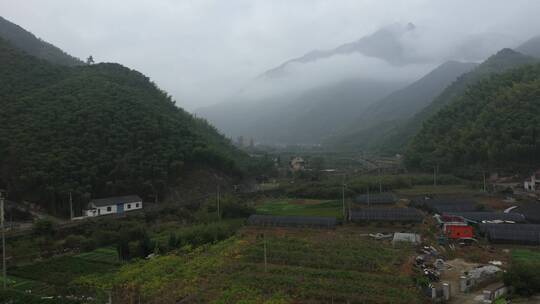 航拍浙江湖州安吉山区清晨高山大雾