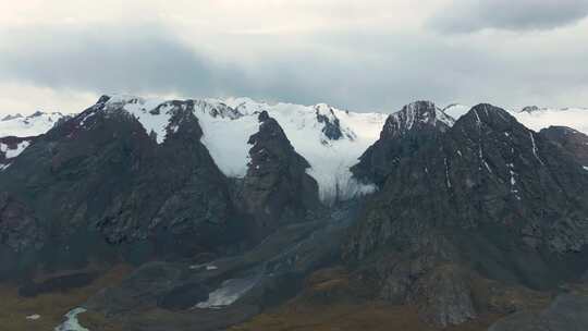 新疆雪山山脉震撼航拍4K风景冰川视频素材模板下载