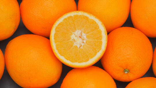 橙子脐橙切面堆放
