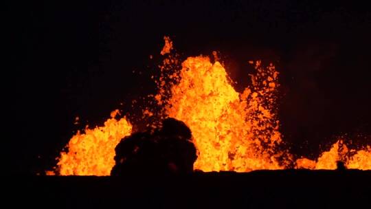 基拉韦厄火山爆发巨大的熔岩流视频素材模板下载