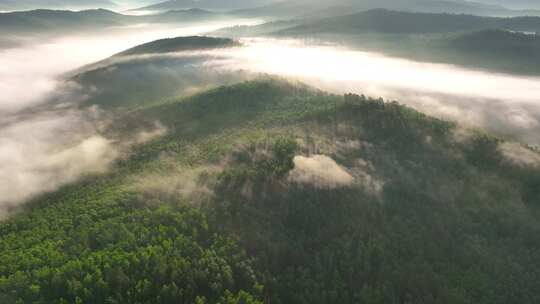 航拍黎明山川阳光云雾