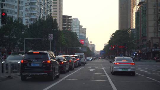 城市道路开车汽车行驶行车记录仪驾驶视角