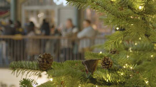 英国考文特花园的圣诞灯和装饰品
