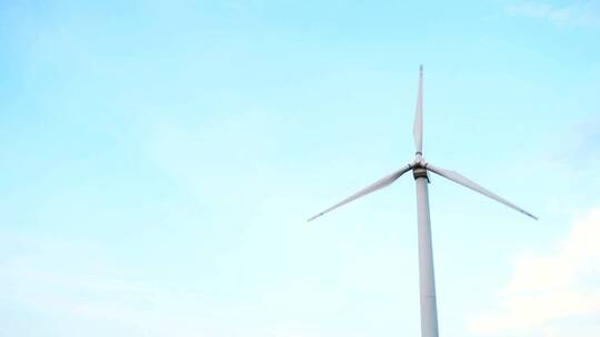 风车风力发电技术——能源生产的低角度视图