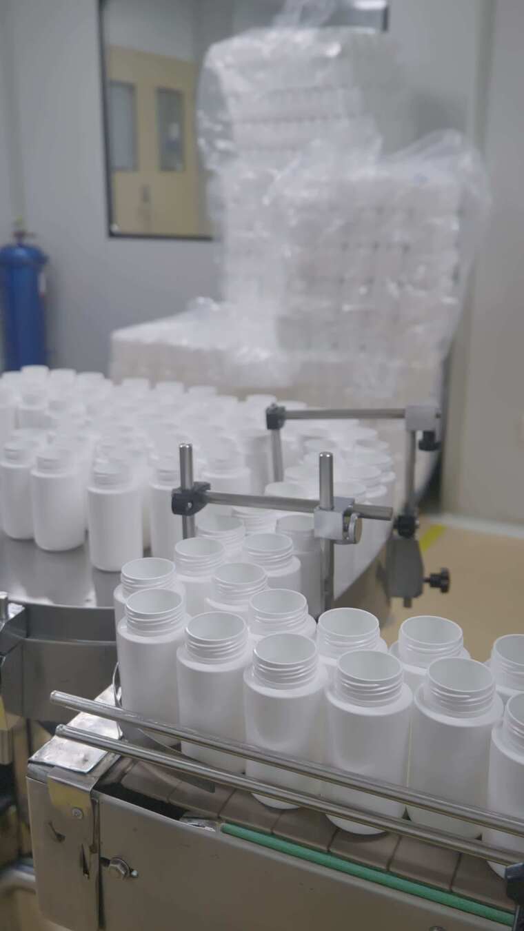 工厂流水线药瓶生产画面