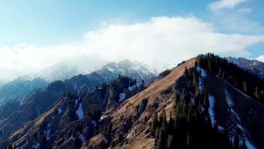航拍冬季新疆天山