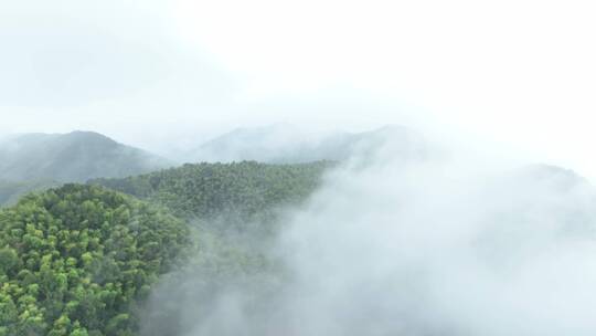 清晨云层汹涌