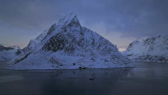 挪威罗弗敦群岛北极圈雷纳冬季雪景高空航拍